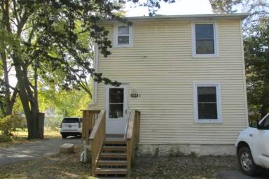 Main picture of 404 Wood St N