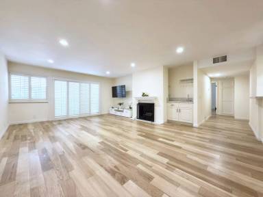 Main picture of 2639 Pirineos Way