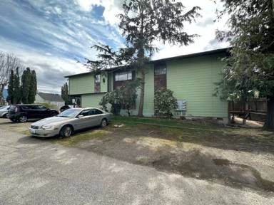Main picture of 103 W 1st St