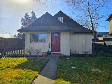 Main picture of 421 NE Seward Ave