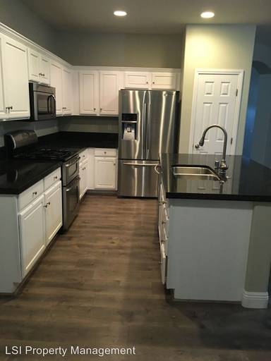 Main picture of 10858 Milbank Ave