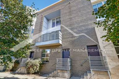 Main picture of 2400 Champa St