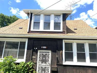 Main picture of 137 E Lakeview Ave