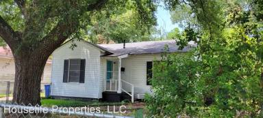 Main picture of 605 W 75th St