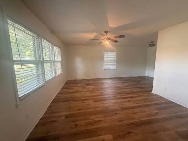 Main picture of 10 Ridgeview Dr