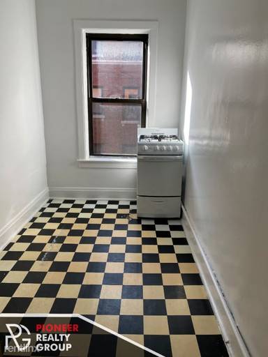Main picture of 3304 N Spaulding Ave