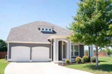 Main picture of 2004 Windsor Farms Dr