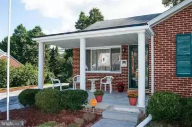 Main picture of 423 Washington Ave