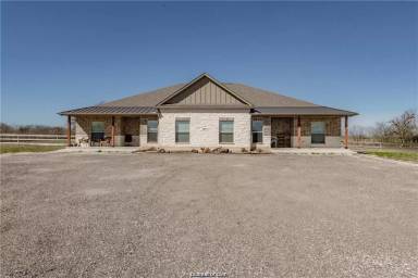 Main picture of 4001 Golden Eagle Dr