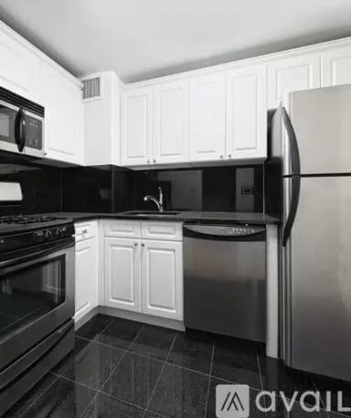 Main picture of 242 E 86th St