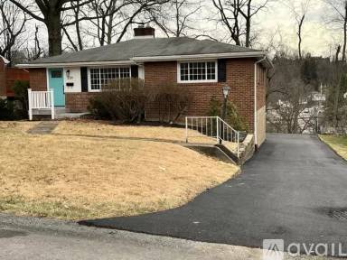 Main picture of 220 Santa Fe Dr