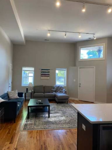 Main picture of 1801 W School St