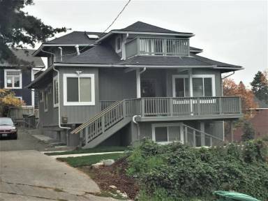 Main picture of 2118 NE 54th St
