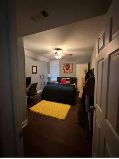 Main picture of 945 Brooks Ln