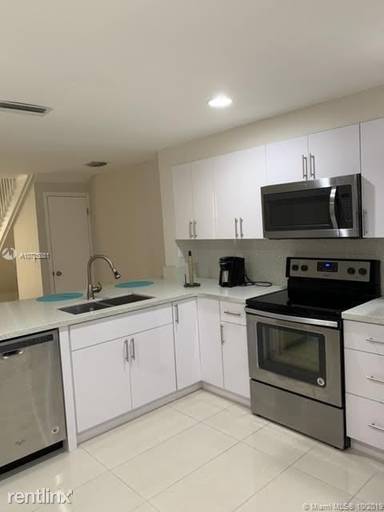 Main picture of 1472 Barcelona Way
