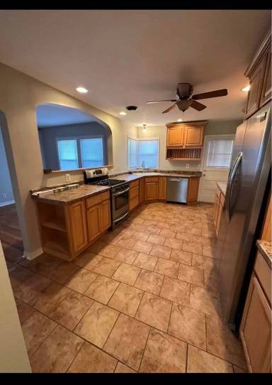 Main picture of 102 S Illinois St