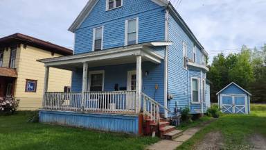 Main picture of 156 River St
