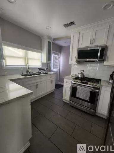 Main picture of 406 E Buckthorn St