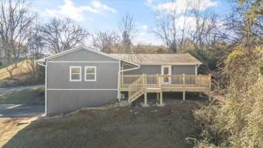 Main picture of 305 Iroquois Ln