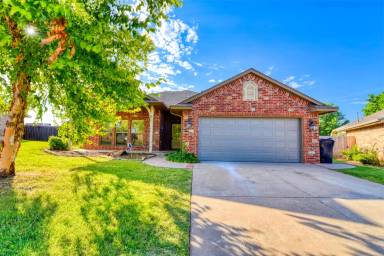 Main picture of 16416 Village Common Dr