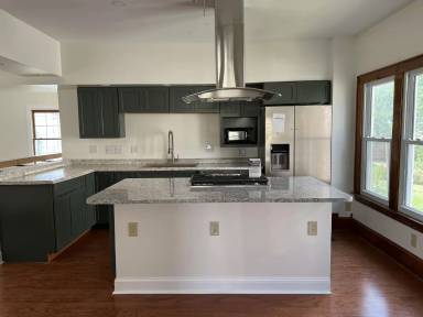 Main picture of 3527 Roseland Ave