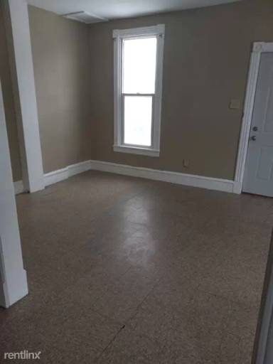 Main picture of 109 E Frank St