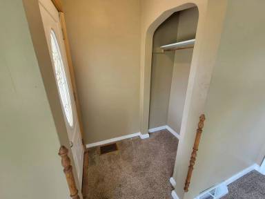 Main picture of 17 Lyons St