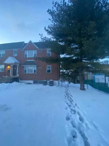 Main picture of 9896 Frankford Ave