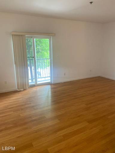 Main picture of 811 N Hayworth Ave