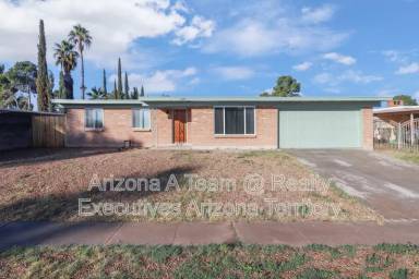 Main picture of 4020 S Silver Beech Ave