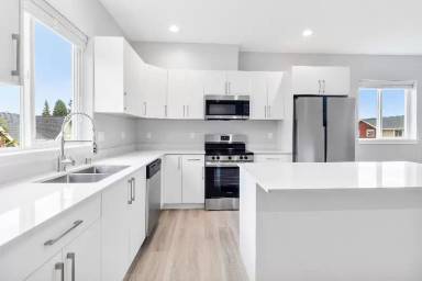 Main picture of 5724 Sterling Ave