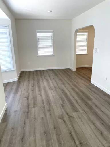 Main picture of 202 W Mariposa Ave