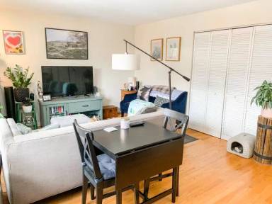 Main picture of 2103 W Berwyn Ave