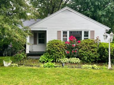 Main picture of 141 Lawnwood Ave