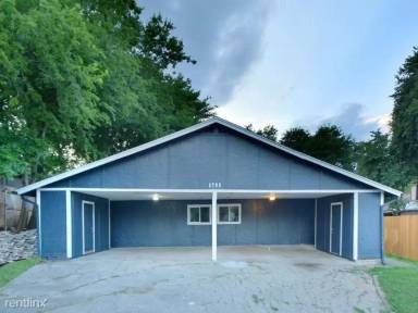 Main picture of 2706 Parker Ln