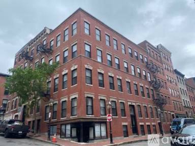 Main picture of 40 Revere St