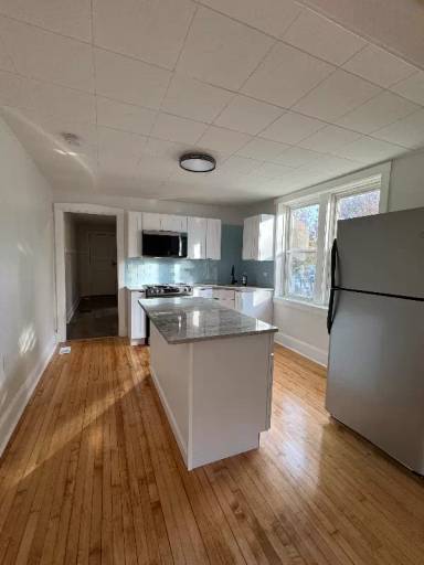 Main picture of 3004 W Fletcher St