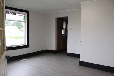 Main picture of 402 Fritz Ave W