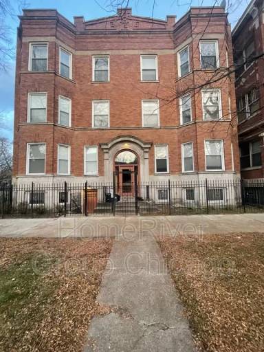 Main picture of 4943 S Michigan Ave