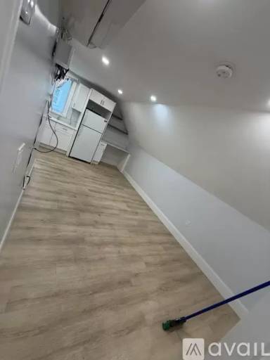 Main picture of 12 Chestnut Ave