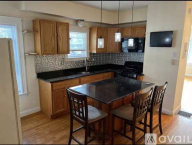 Main picture of 7 Moraine St
