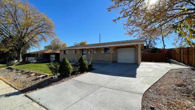 Main picture of 210 Marigold Dr