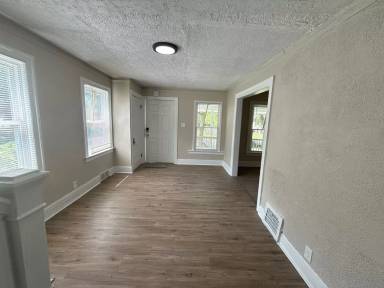 Main picture of 15532 Baylis St