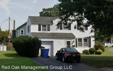 Main picture of 3642 Lake Ave
