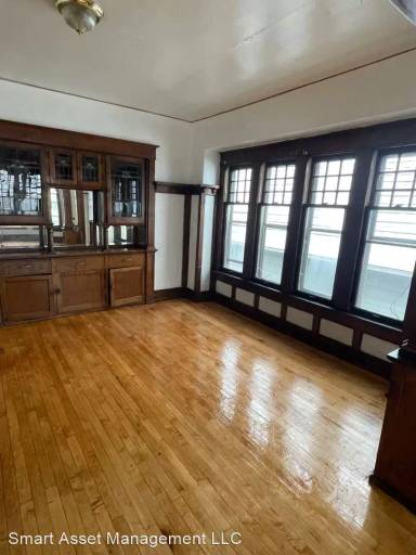 Main picture of 2210 W Keefe Ave