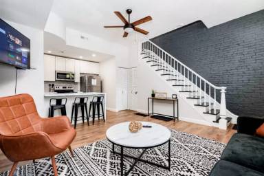 Main picture of 803 Russell Blvd