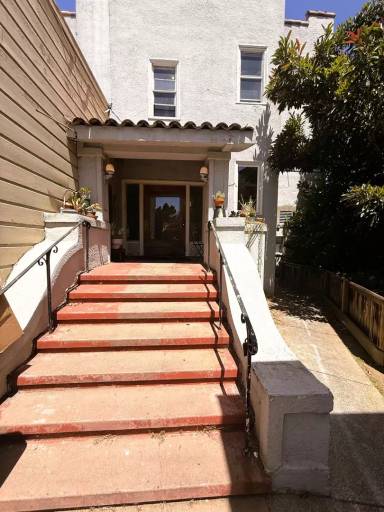 Main picture of 5634 College Ave