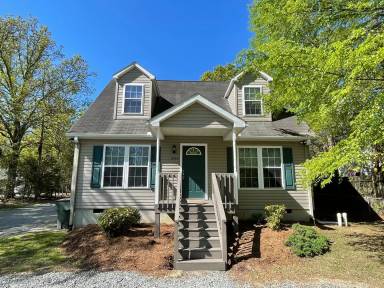 Main picture of 907 N Greensboro St