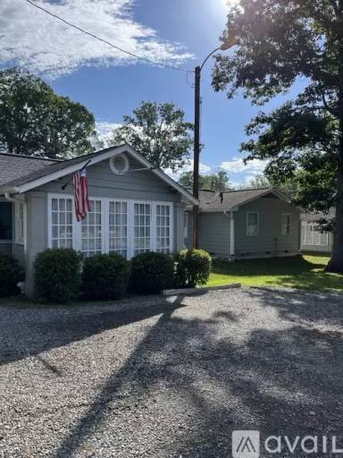 Main picture of 18 Bent Oak Dr