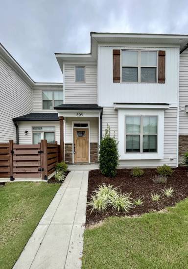 Main picture of 1505 Union Pacific Way